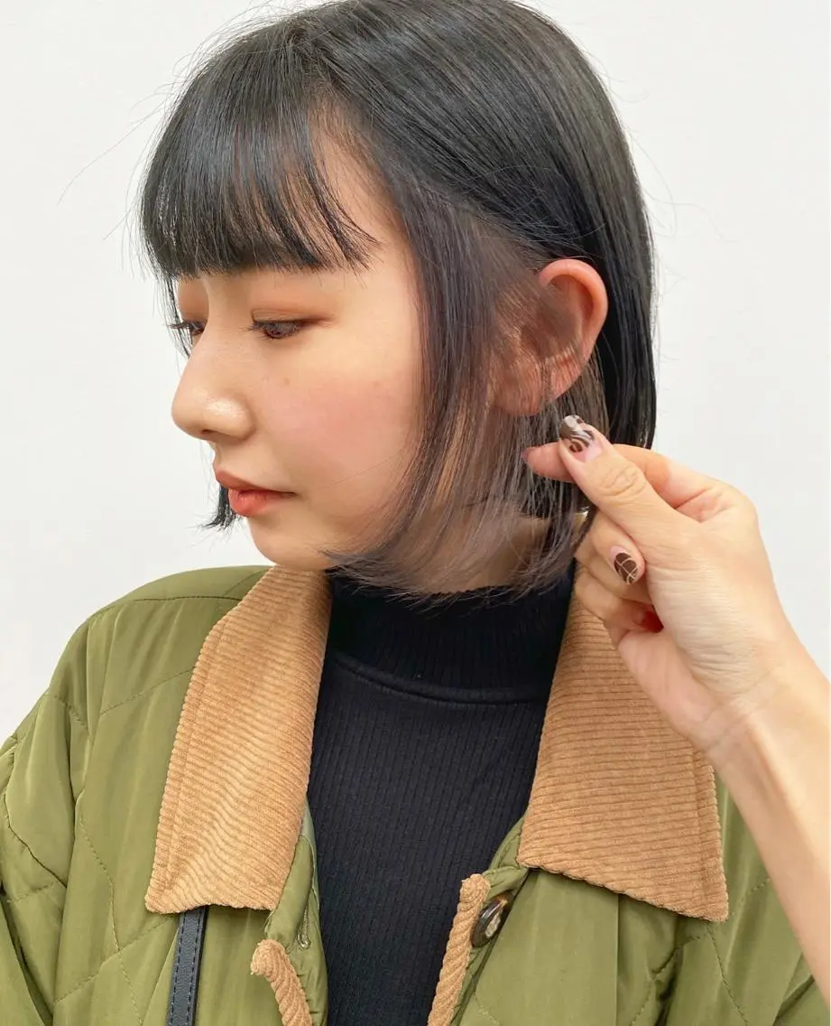 ショート カラー インナーカラー カット ヘアカラー トリートメント SHICENEケイ レイヤーカット🦋のヘアスタイル