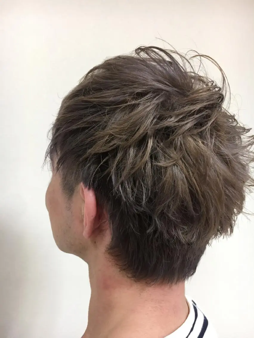 ショート カラー メンズ ベージュカラー ミルクティーベージュ ヘアカラー cyan SANAMIのヘアスタイル