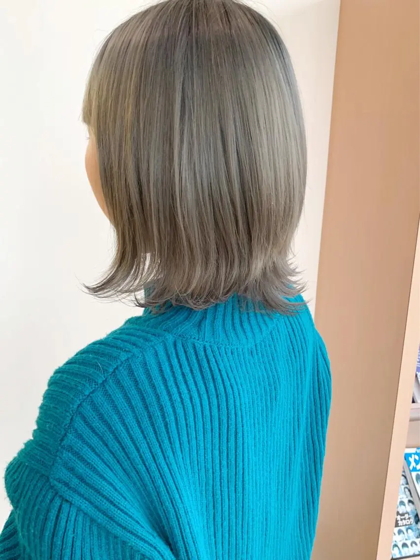 ミディアム アッシュ ヘアカラー karen ☺︎のヘアスタイル
