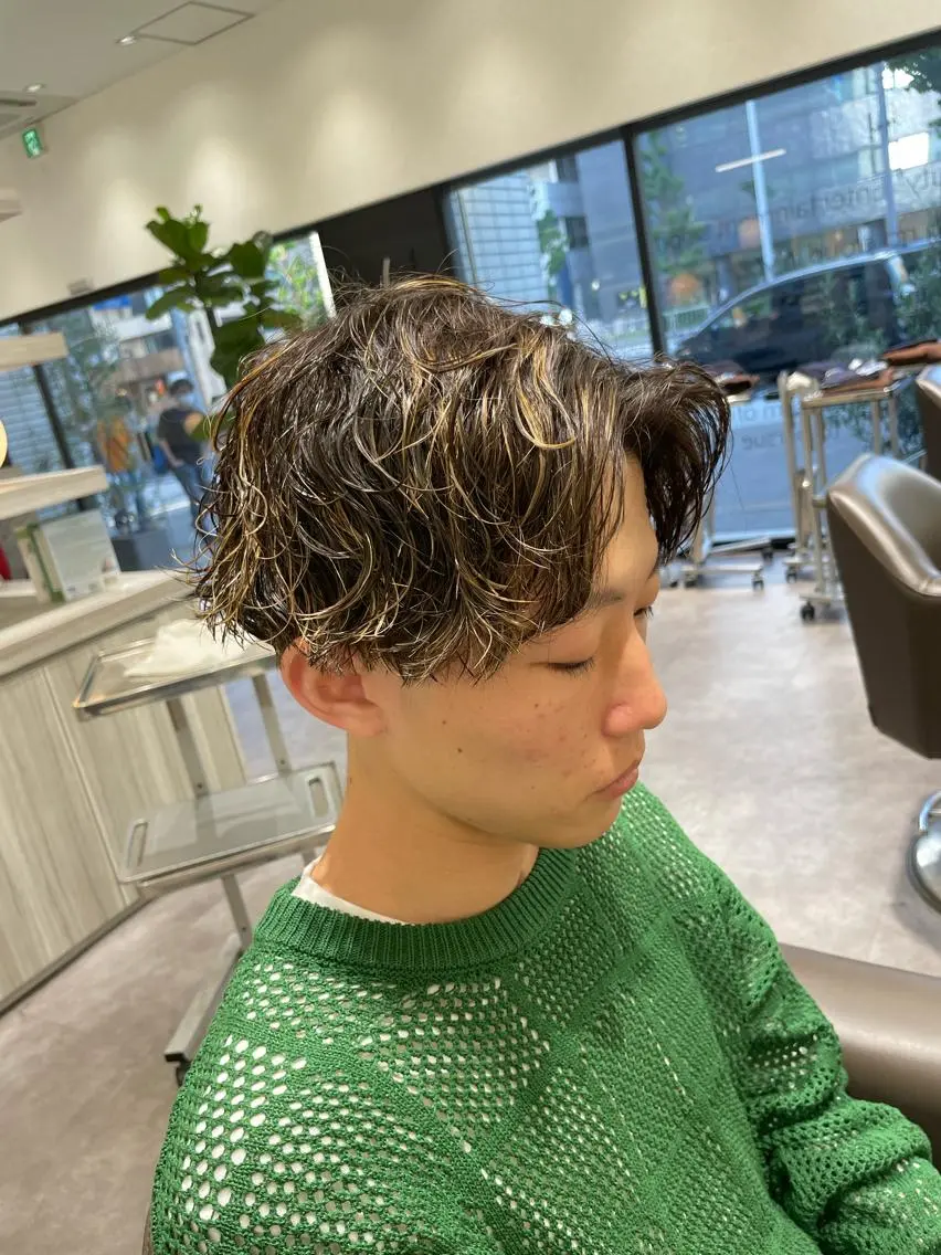 ショート カラー パーマ メンズ メンズメッシュ 波巻きパーマ メッシュ カット ヘアカラー パーマ メンズ特化/今池駅 徒歩1分/岡本一真のヘアスタイル