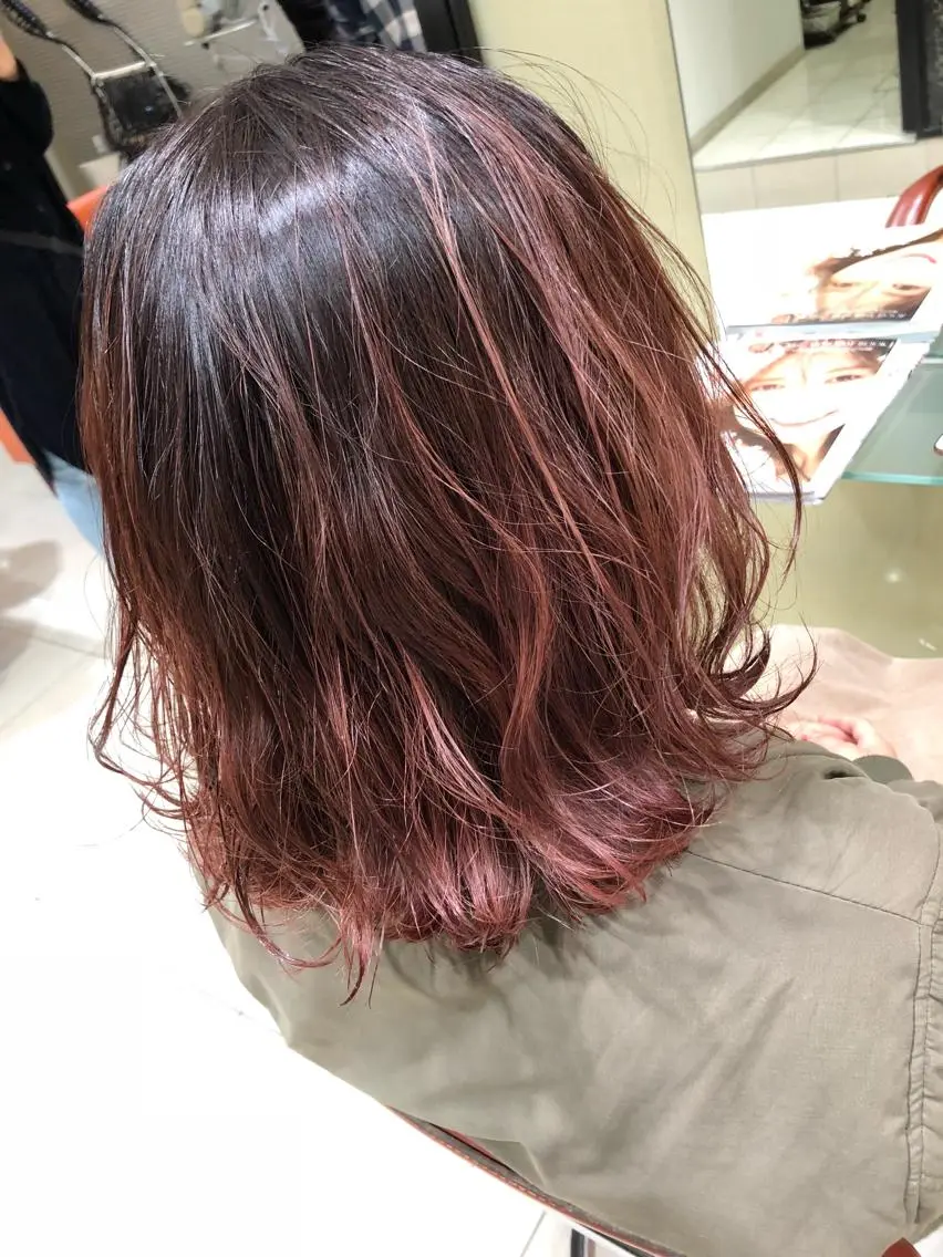 ミディアム カラー グラデーションカラー ハイライトカラー ハイライト 宮下 愛璃紗のヘアスタイル