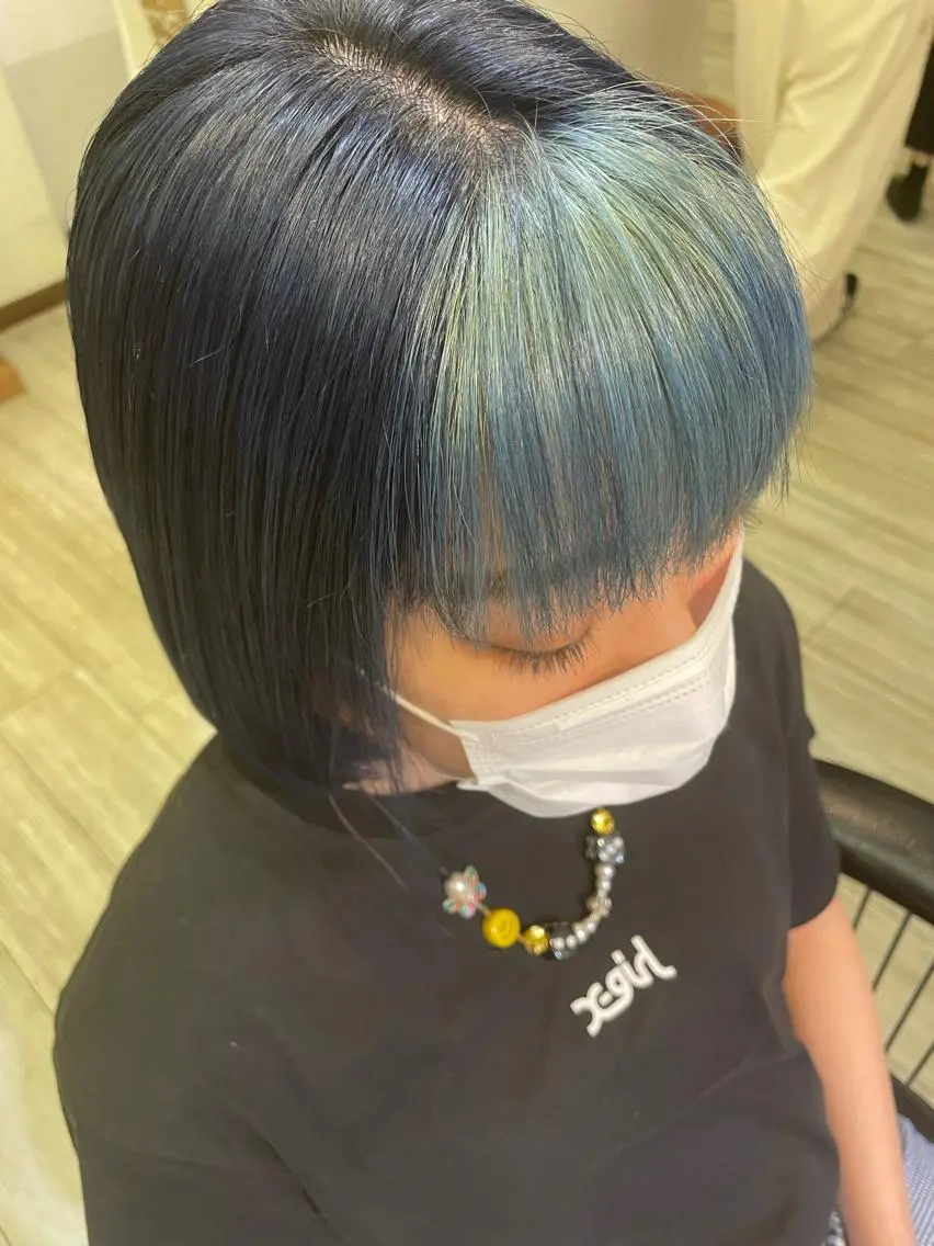 ショート カラー ブリーチ ケアブリーチ ダブルカラー ネイビーカラー インナーカラー 推し ブリーチ  髪質改善のヘアスタイル