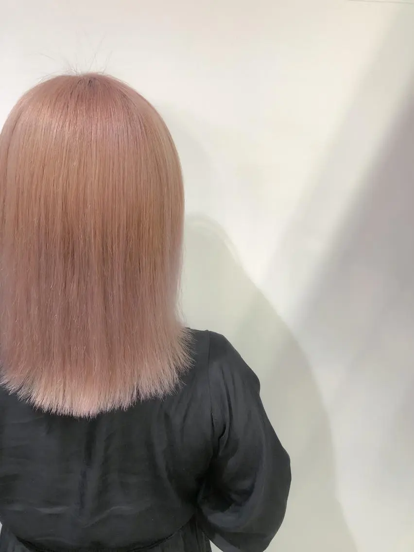 セミロング カラー ハイトーンカラー rii-🩰 トレンドメイクのヘアスタイル