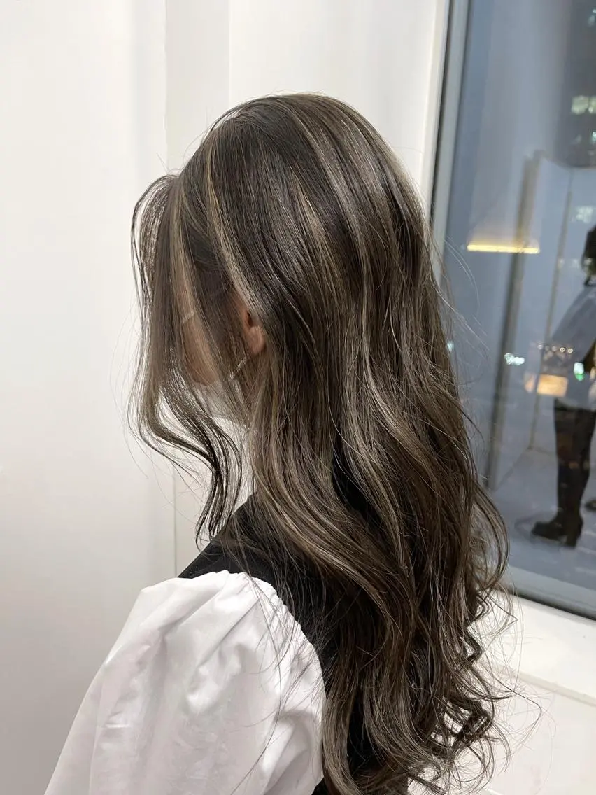 ロング biscohair 髪にドラマを。のヘアスタイル