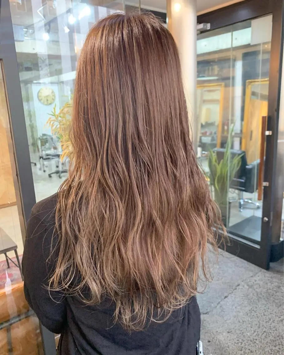 セミロング カラー レイヤーカット 西村あきやのヘアスタイル