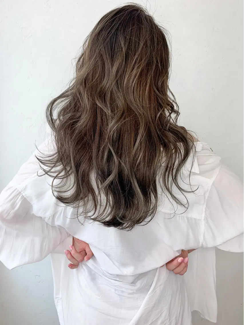 セミロング カラー Luxbe hakataのヘアスタイル