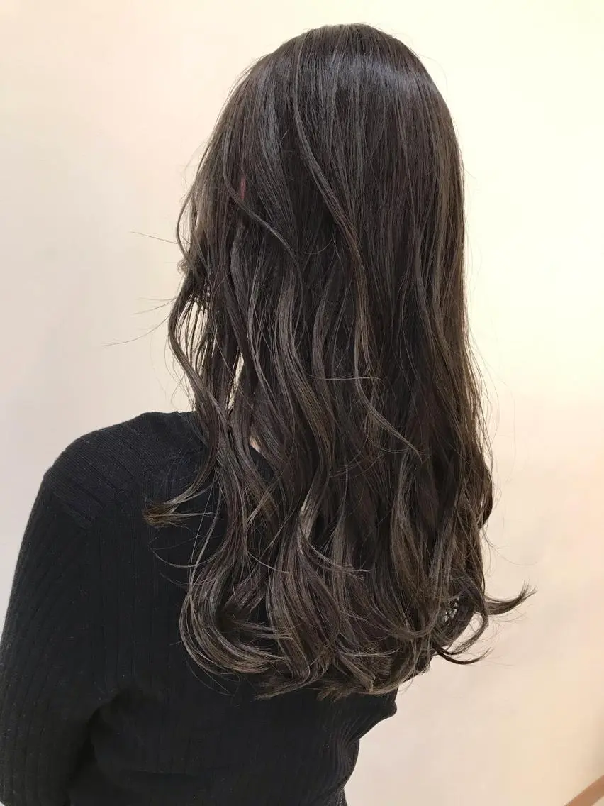ロング カラー グラデーションカラー グレージュ ハイライトカラー オリーブグレージュ オリーブグレー ヘアカラー トリートメント 透明感カラー ボブ ミディアム 齊木勇人のヘアスタイル