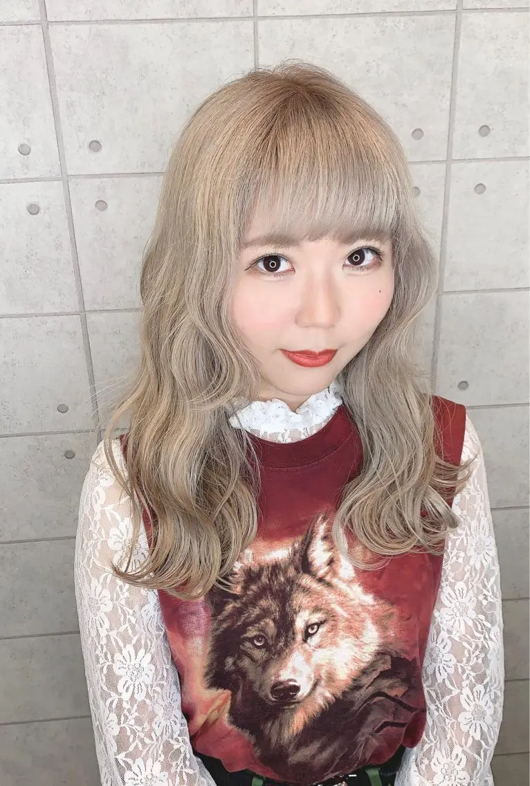 セミロング カラー ヘアアレンジ ベージュカラー ブリーチ 🌿‬ ܸAir 透明感🌱西村知佳のヘアスタイル