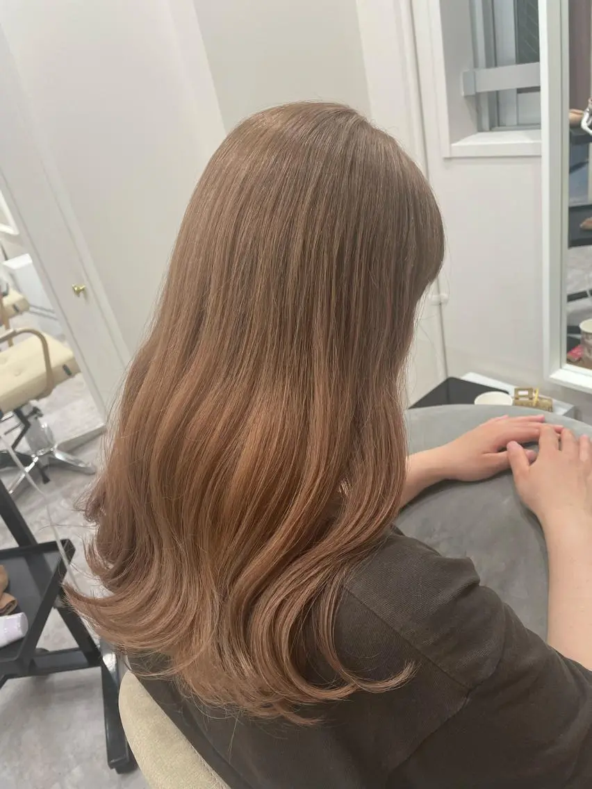 ロング カラー ベージュカラー ブリーチ ミルクティーベージュ ULUA吉祥寺🌷 AYUMIのヘアスタイル