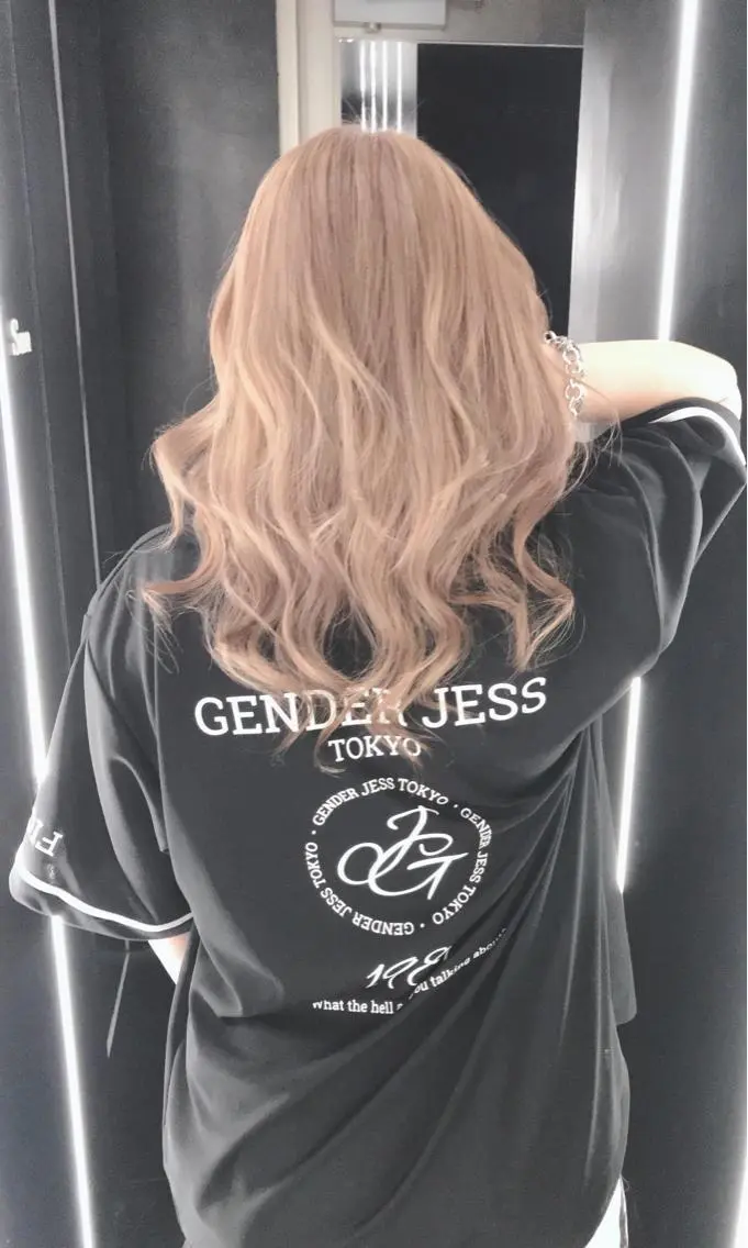 セミロング カラー 森本 笑のヘアスタイル
