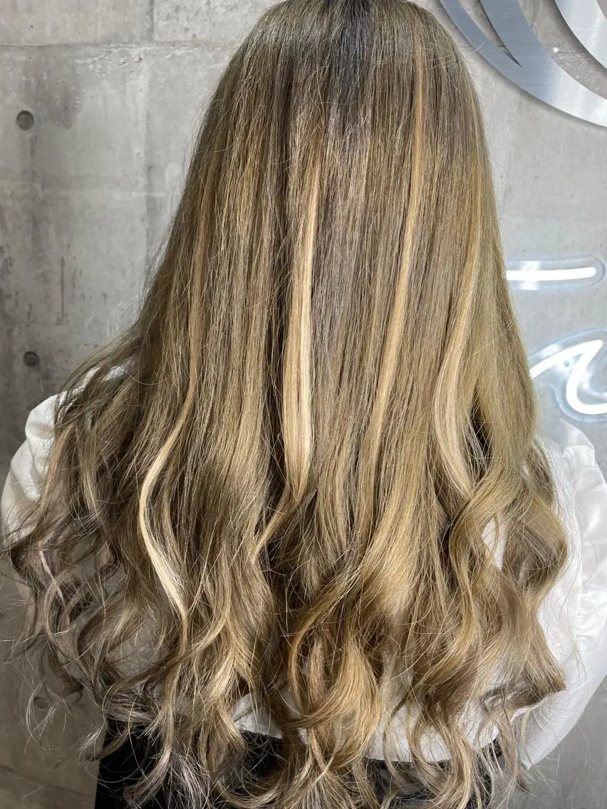 ロング カラー ヘアアレンジ シールエクステ バレイヤージュ ダブルカラー ハイライトカラー イルミナカラー 韓国/顔周り/透明感 /レイヤー/ひなたのヘアスタイル