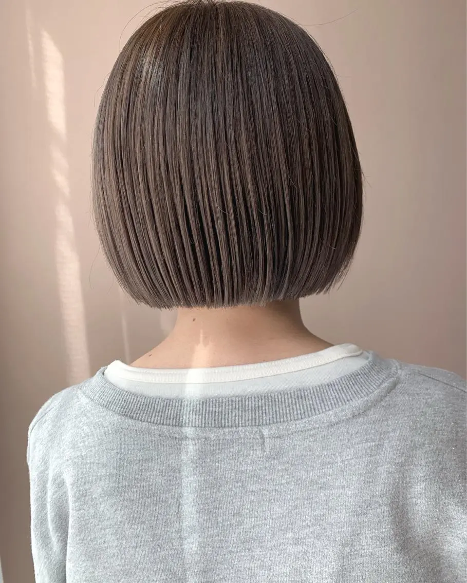 ショート カラー アッシュ ブリーチ ケアカラー ブリーチなしカラー オリーブアッシュ カット ヘアカラー トリートメント hubhair レイヤー/透明感のヘアスタイル