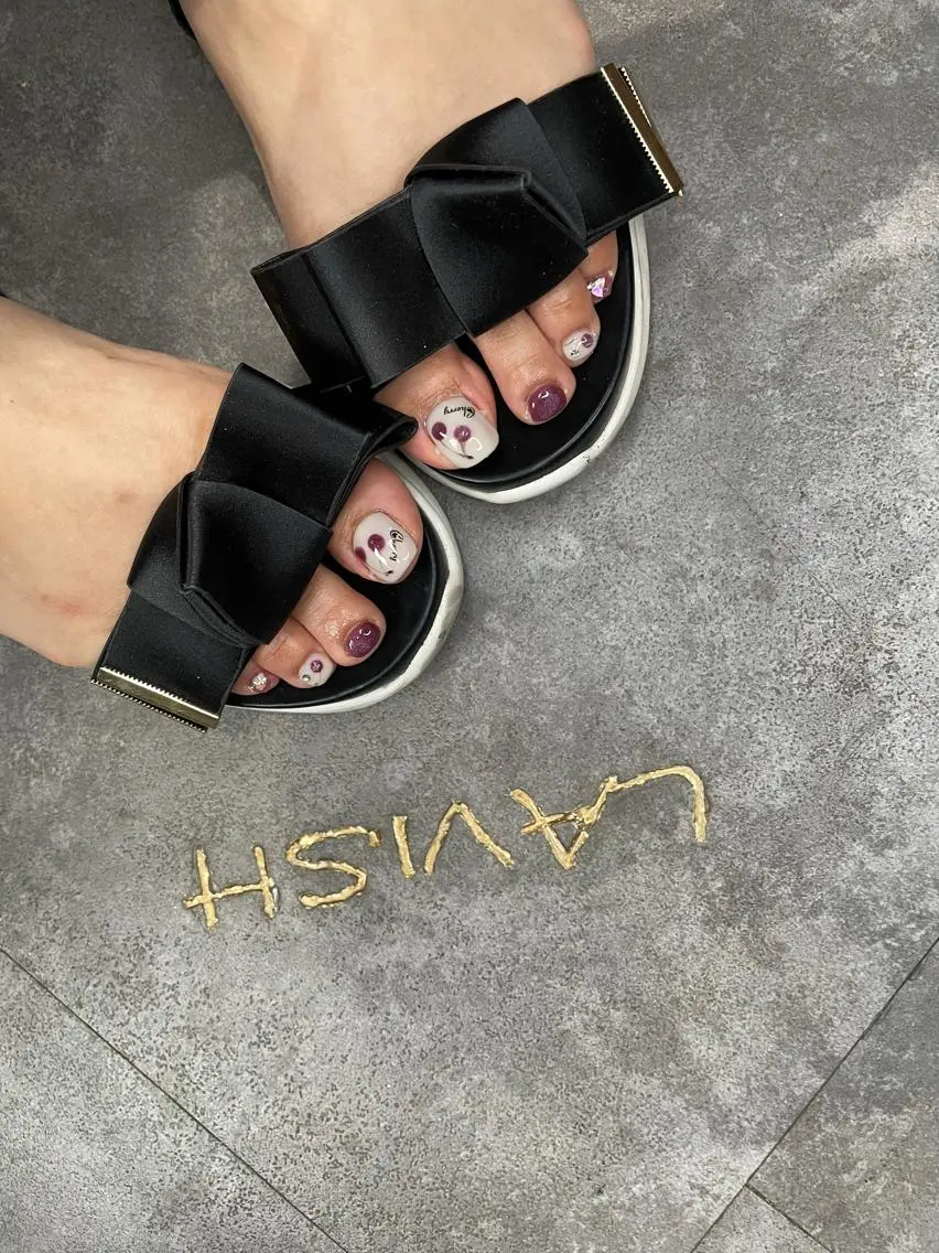 ネイル LAVISH 大和店 emi・:*+のネイルデザイン