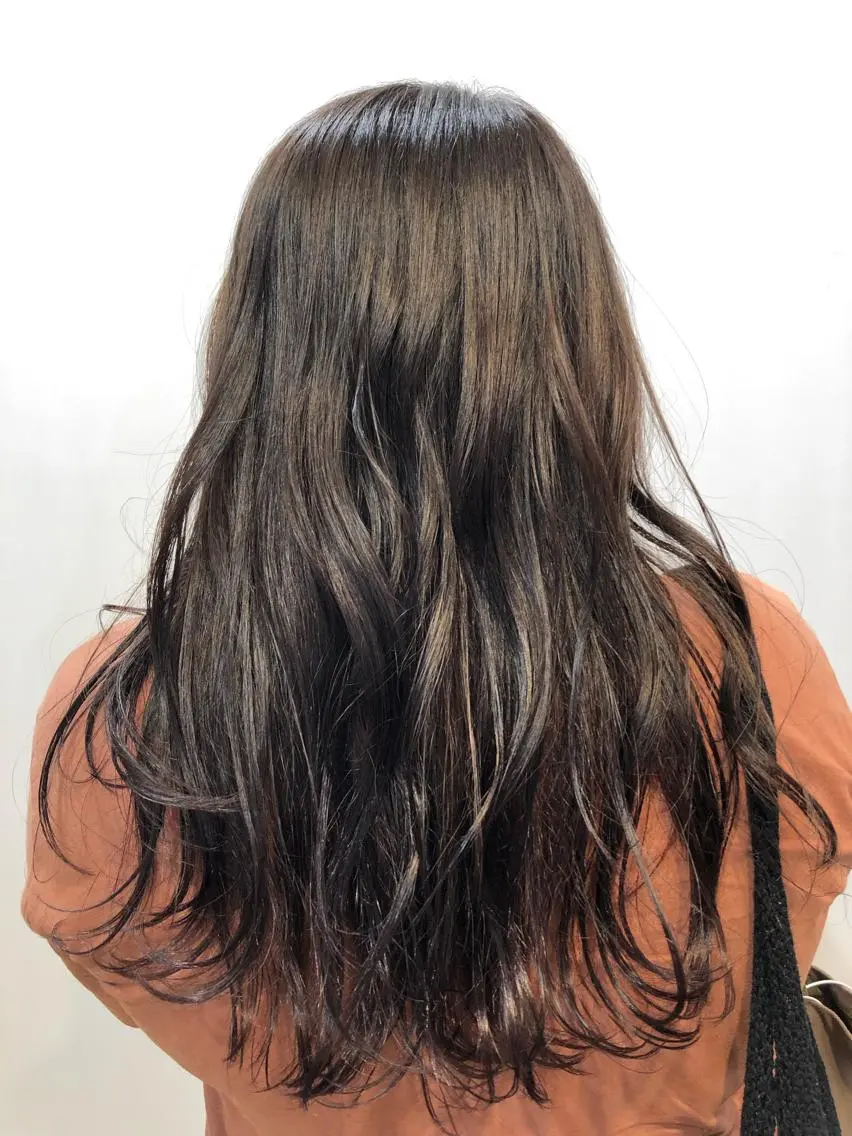 ロング カラー ベージュカラー ブリーチ 松田 真央のヘアスタイル
