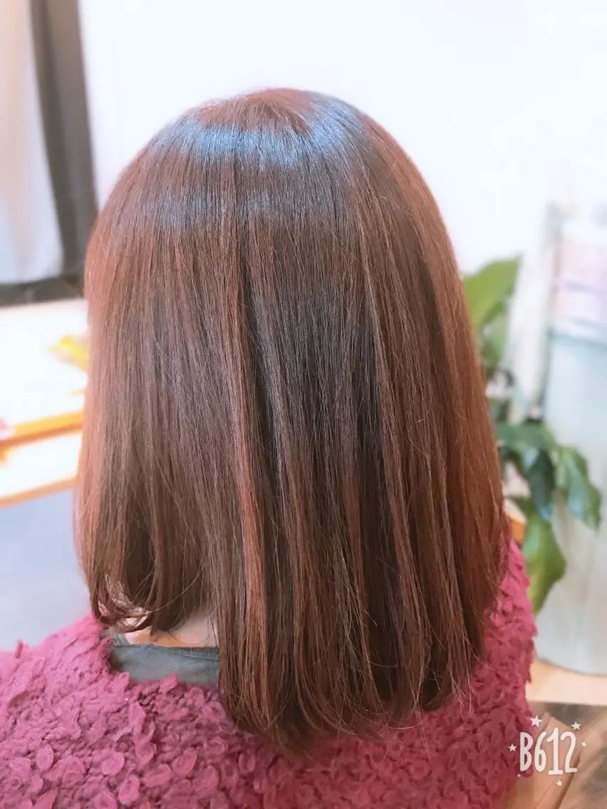 ミディアム カラー ピンクカラー 石川 奈緒子のヘアスタイル