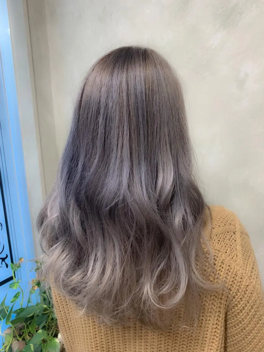セミロング カラー ブリーチ 🌈髪質改善💕 縮毛矯正✨青木まで✨のヘアスタイル