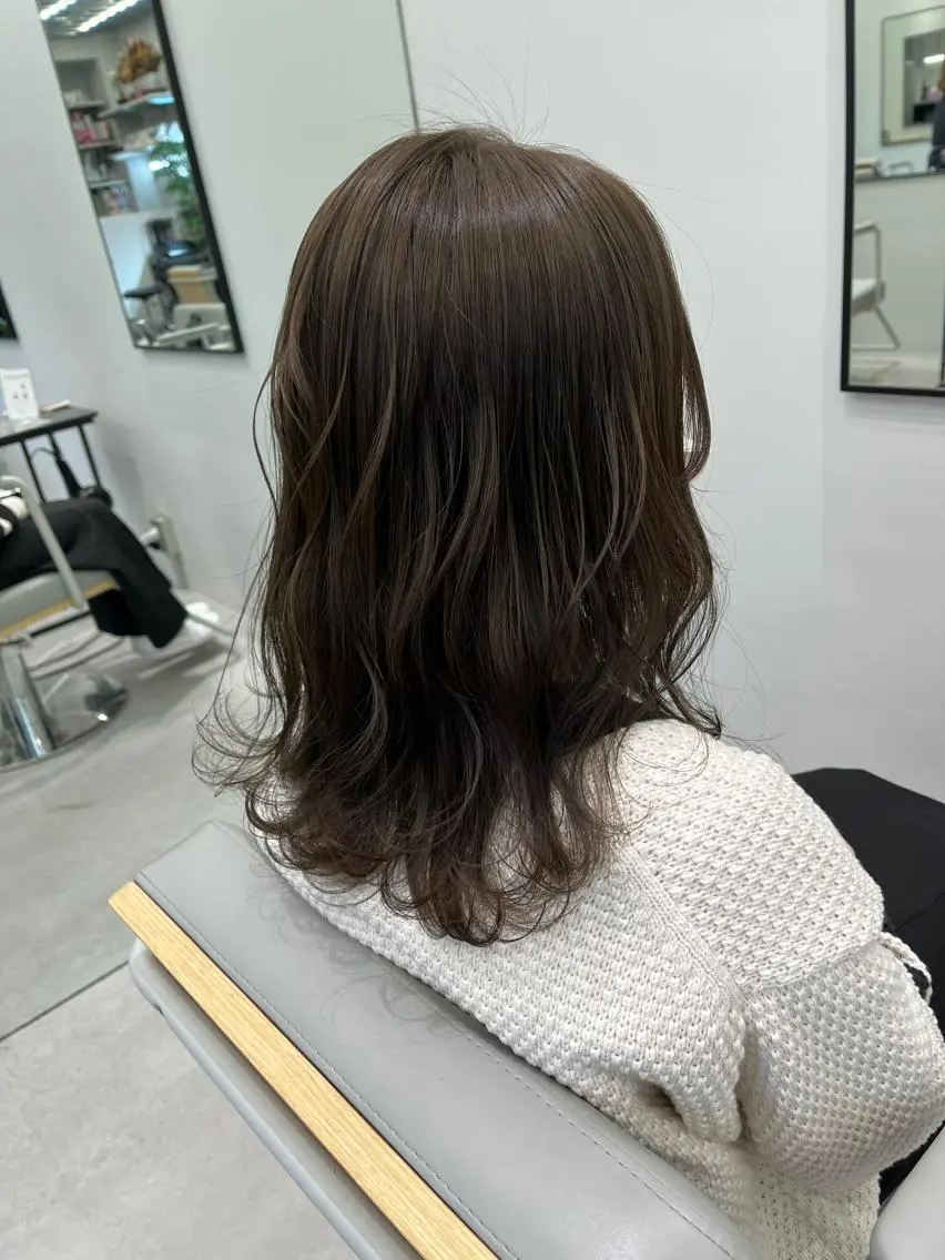 セミロング カラー 菅 樹希弥のヘアスタイル