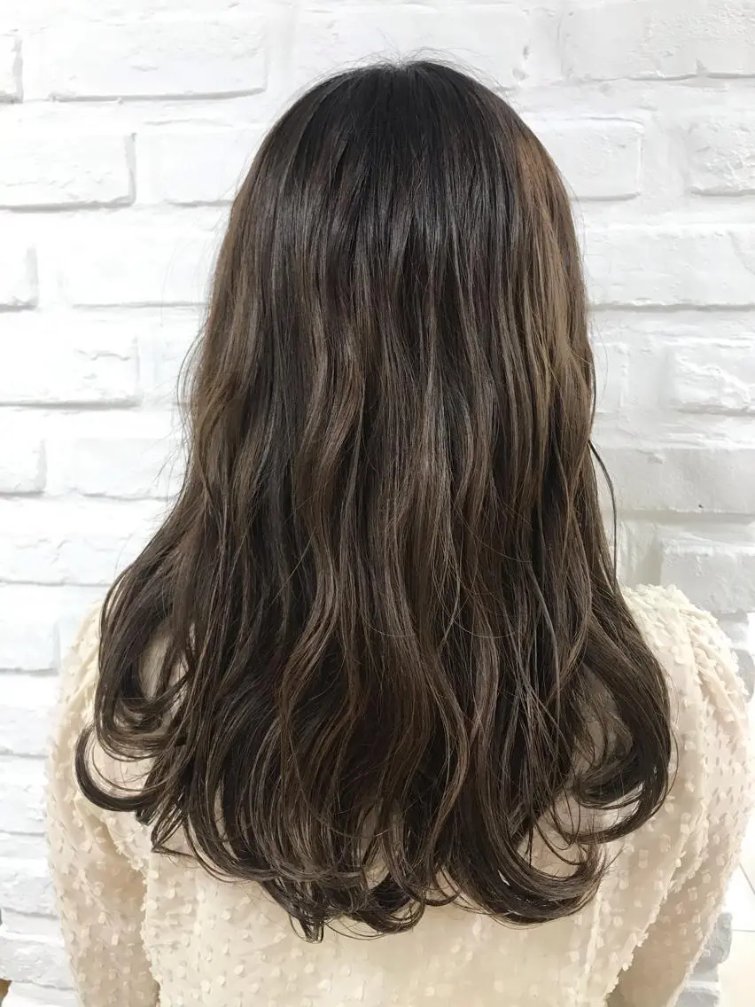 ロング カラー ベージュカラー ブリーチ 透明感カラー ハイライトカラー イルミナカラー ヘアカラー 【暖色カラー特化】 中山由梨のヘアスタイル