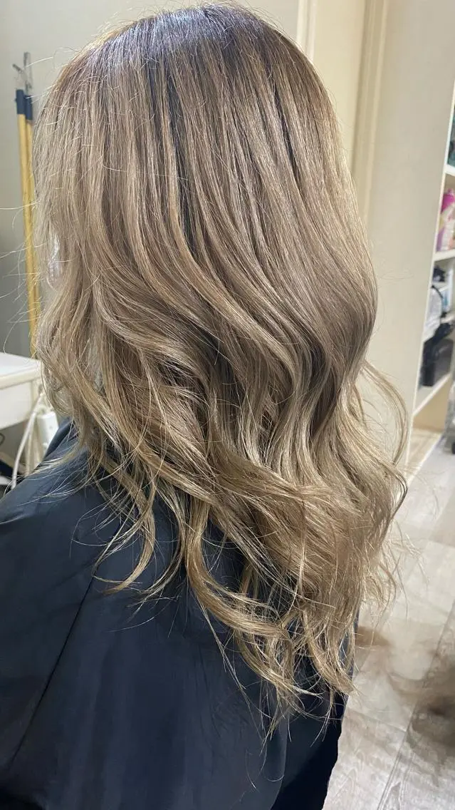 ロング カラー ベージュカラー ブリーチ カラー職人 なかもと たつひろのヘアスタイル