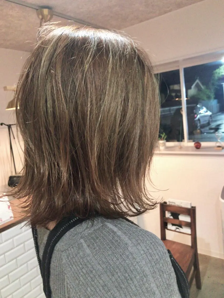 ミディアム カラー グレージュ レイヤーカット匠 イソザキノリユキのヘアスタイル