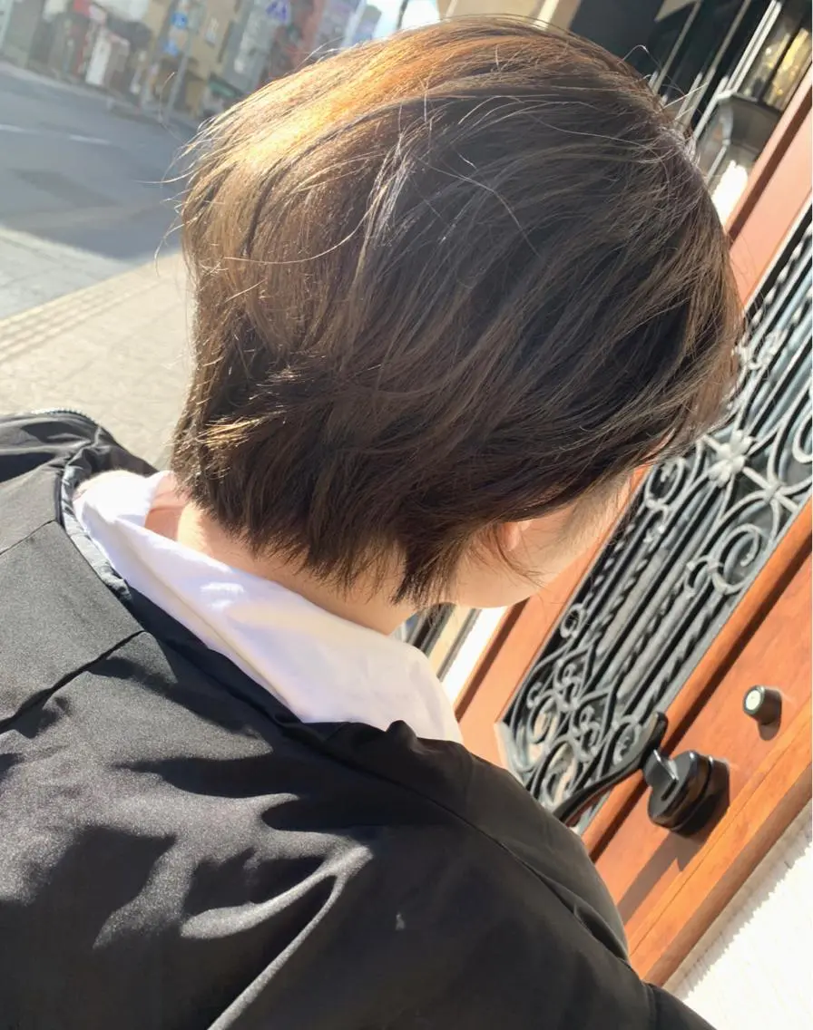 ショート カラー ベージュカラー フォギーベージュ yoshi （髙橋）のヘアスタイル