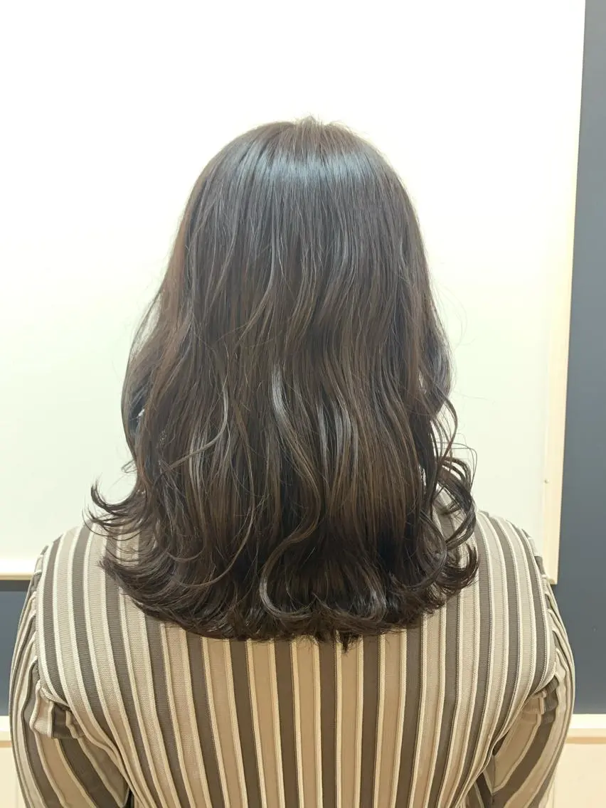 セミロング カラー ベージュカラー ブリーチ 透明感カラー ブリーチなしカラー ✂︎HITOMI✂︎ 副店長のヘアスタイル