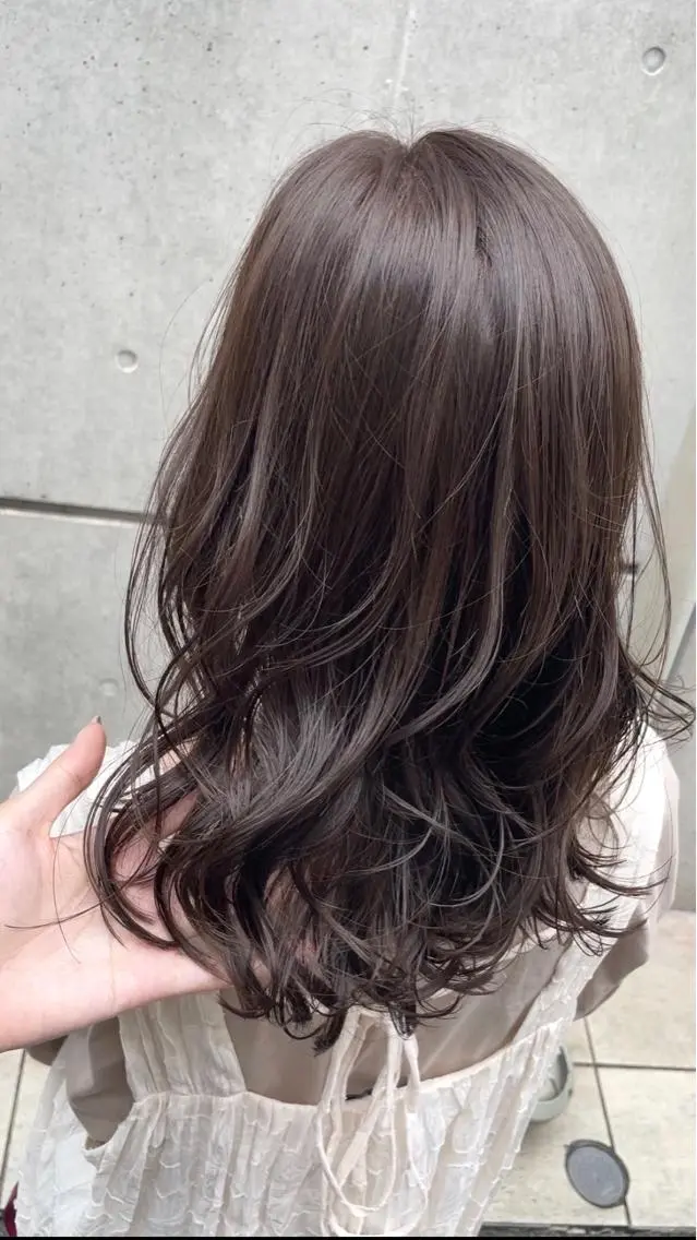 ミディアム カラー ベージュカラー ブリーチ ブラウンカラー グレージュ ハイライトカラー カット ヘアカラー トリートメント ご新規様限定 透明感カラーKANAのヘアスタイル