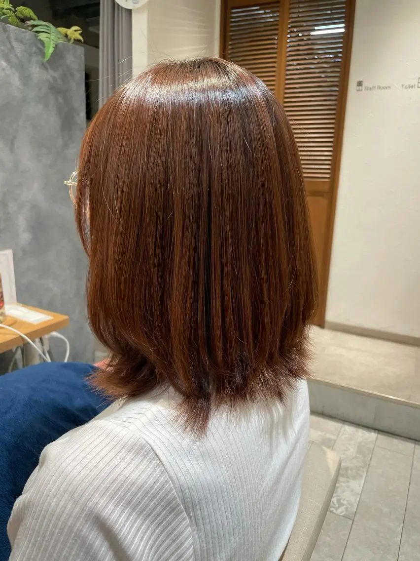 ミディアム レイヤーカット 外ハネヘア 縮毛矯正 ⚪︎ YUNAのヘアスタイル
