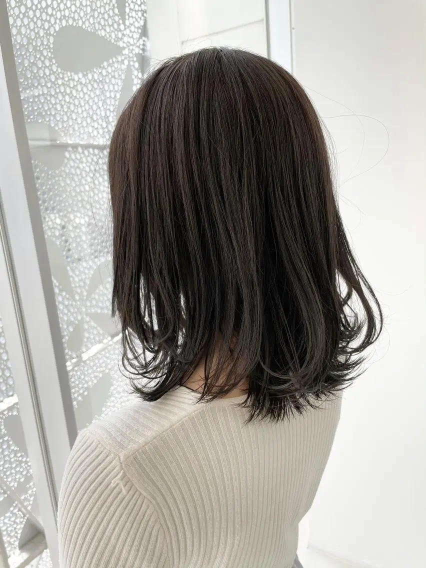 ミディアム カラー 外ハネヘア カット ヘアカラー トリートメント スズキジュンペイ 銀座/髪質改善のヘアスタイル