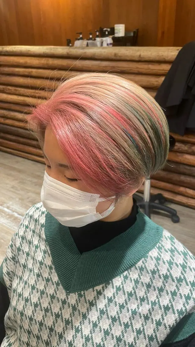 ショート カラー デザインカラー ゆう🫧 透明感/ハイトーンのヘアスタイル