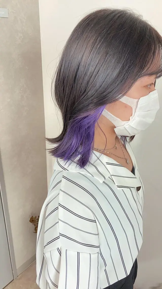 ミディアム カラー ブリーチ インナーカラー パープルカラー ボブ 外ハネヘア カット ヘアカラー トリートメント Chainon　山中 拓也のヘアスタイル