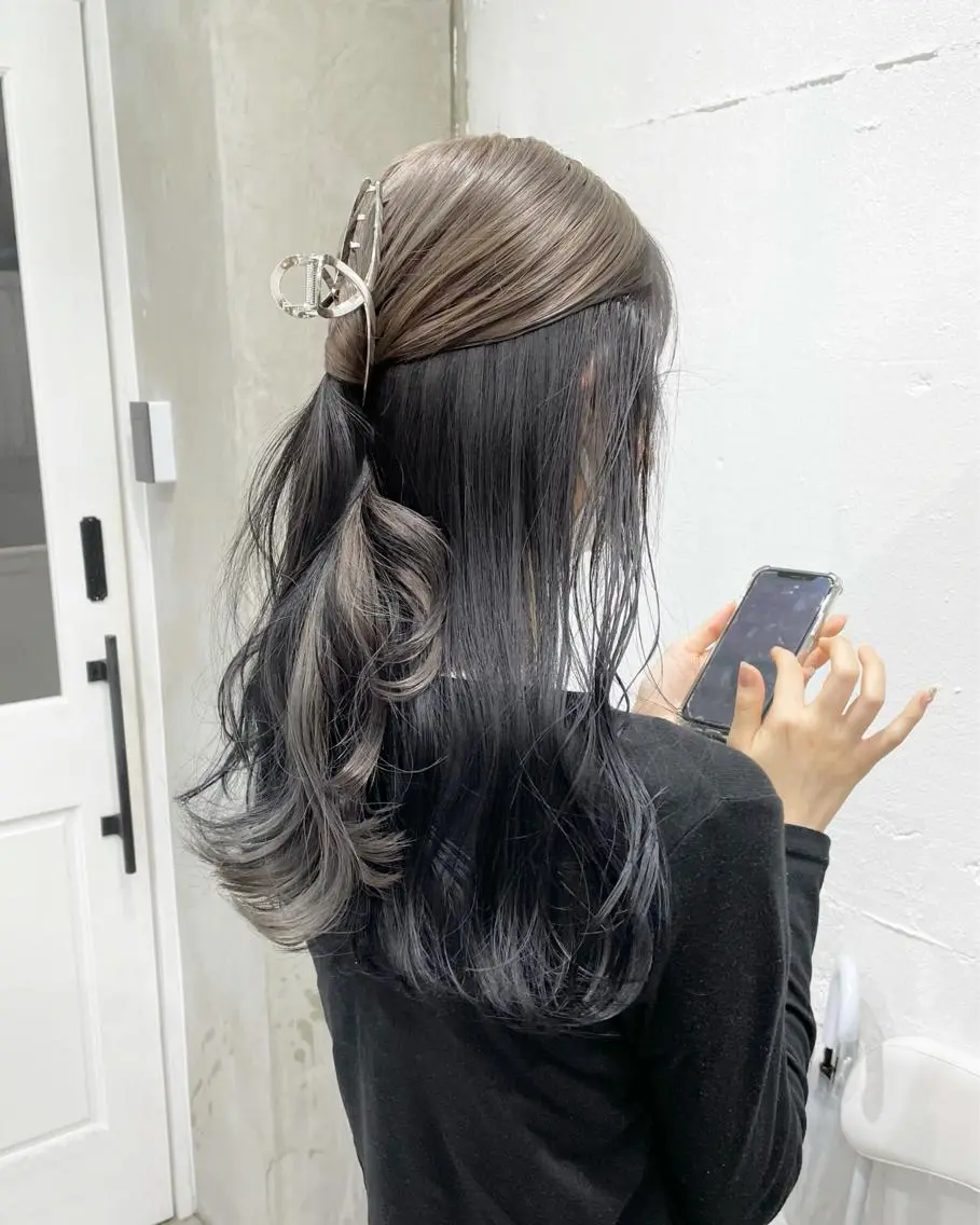 セミロング カラー ヘアアレンジ 憧れの艶ハイトーンへ 🌙サイダサキのヘアスタイル