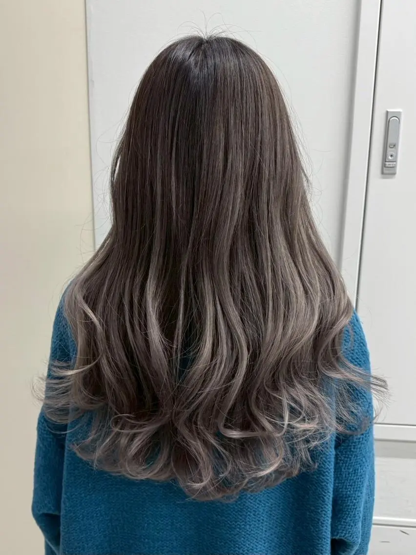 ロング カラー アディクシーカラー アッシュ ブルーカラー ダークアッシュ グレージュ 【公式】amble luxe池袋東口🩷のヘアスタイル