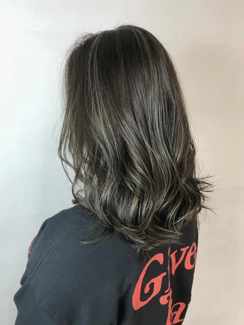 セミロング ハイライト ヘアカラー 山崎 俊介のヘアスタイル