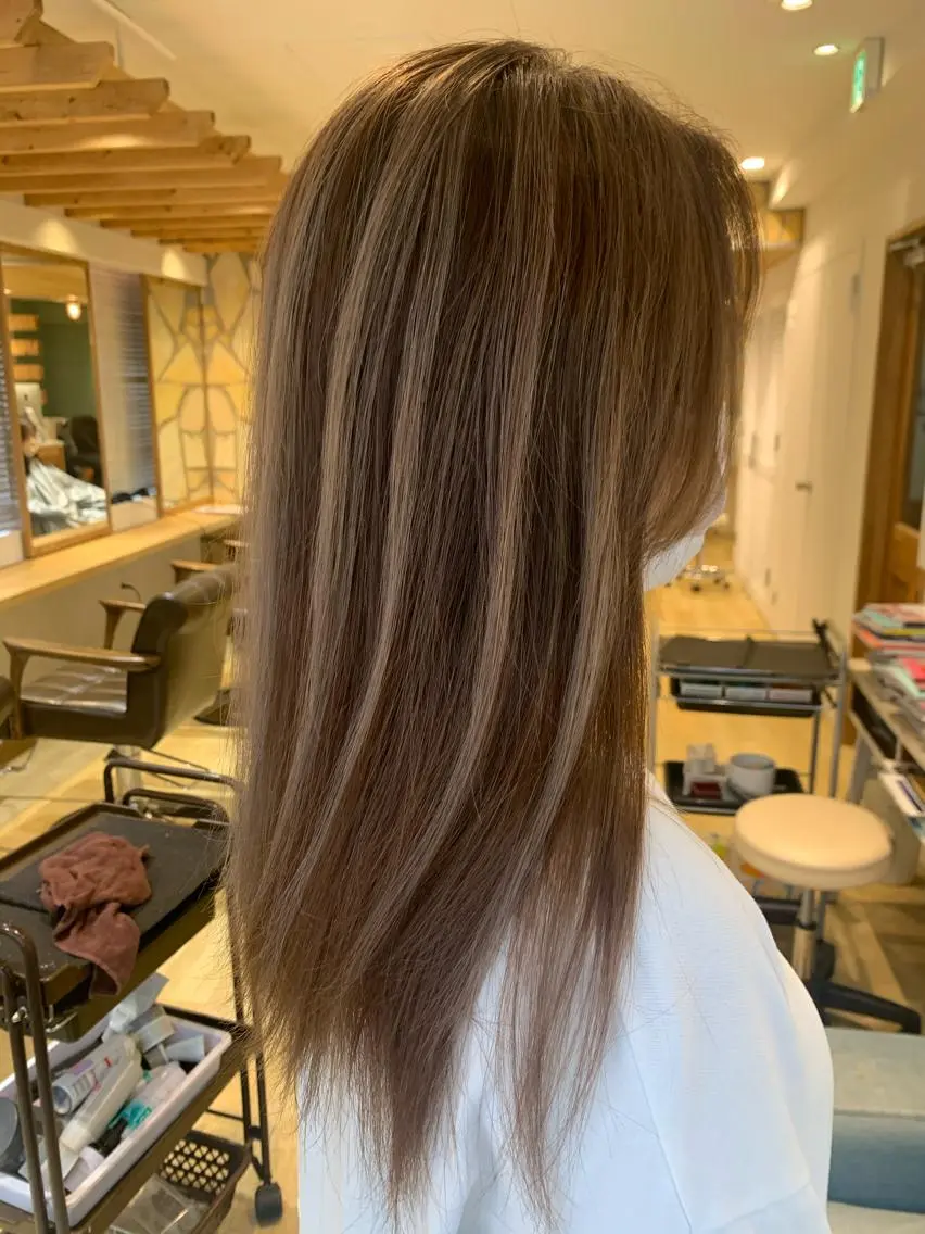 セミロング ハイライト レイヤーカット ヘアカラー トリートメント 渋谷ハイトーン/ デザインカラー阿部のヘアスタイル