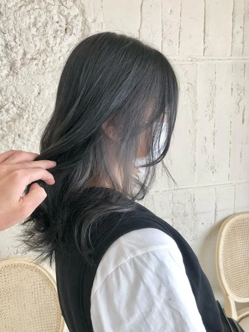 ミディアム カラー インナーカラー シルバー ヘアカラー トリートメント 興津/韓国レイヤー ダブルカラー美髪縮毛のヘアスタイル