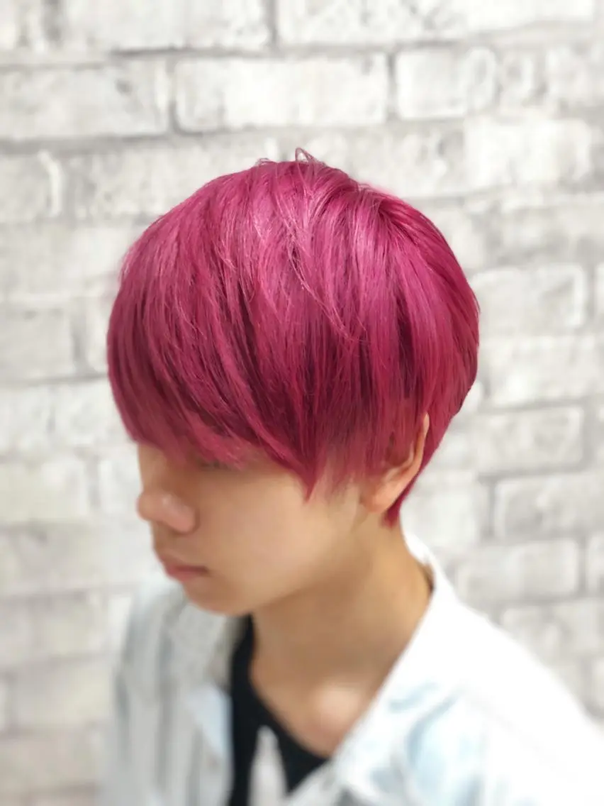 ショート カラー メンズ マッシュ ピンクカラー レッドカラー レイヤーカット トリートメント ヘアカラー トリートメント 秋山 幸太のヘアスタイル