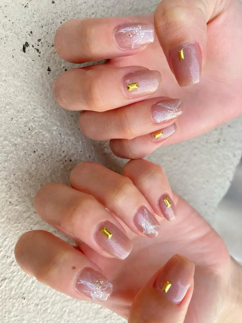 ミディアム ネイル ハンドネイル ✴︎ Delightのネイルデザイン