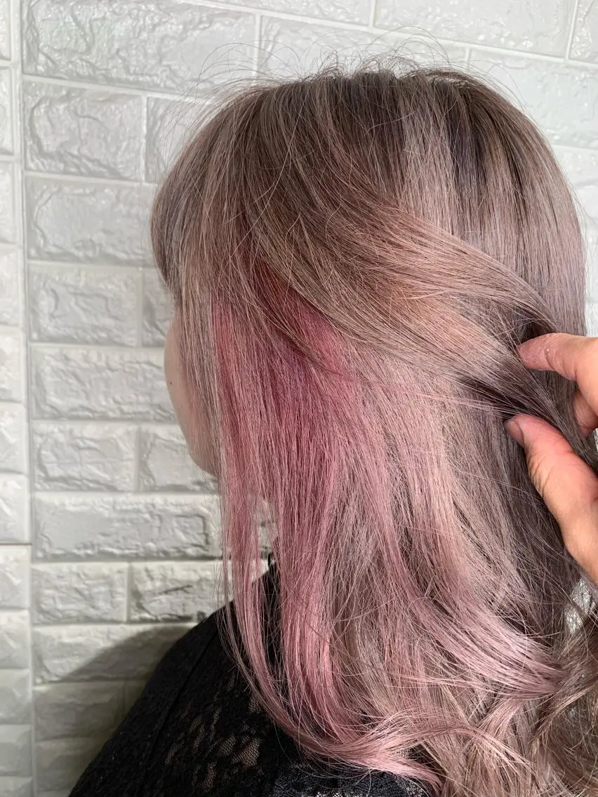 ロング カラー ヘアアレンジ ベージュカラー ブリーチ グレージュ ミルクティーグレージュ ピンクカラー カット ヘアカラー トリートメント Lee東三国 店長 谷辻誠志のヘアスタイル