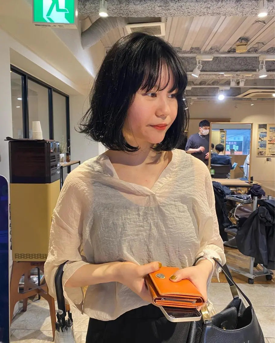 ミディアム カラー 黒髪 io濱川 遥のヘアスタイル