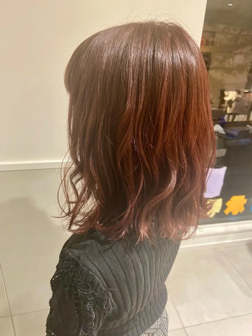ミディアム カラー ブラウンカラー レッドカラー レッドブラウン ヘアカラー 小栗 麻衣のヘアスタイル