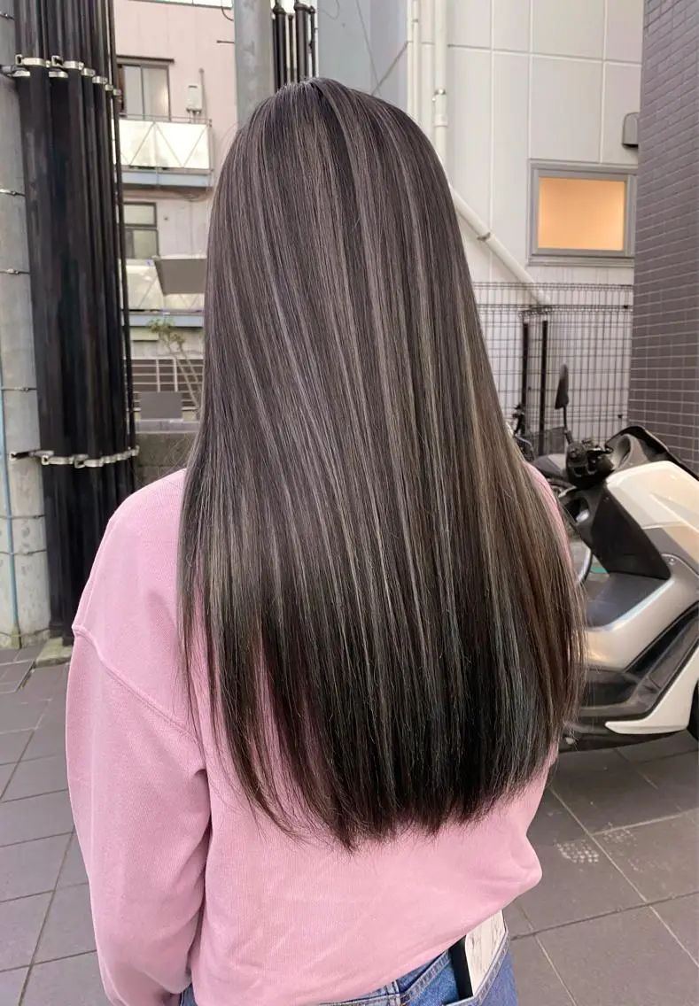 ロング カラー ハイライトカラー ハイライト 白髪ぼかし バレイヤージュ志鎌のヘアスタイル