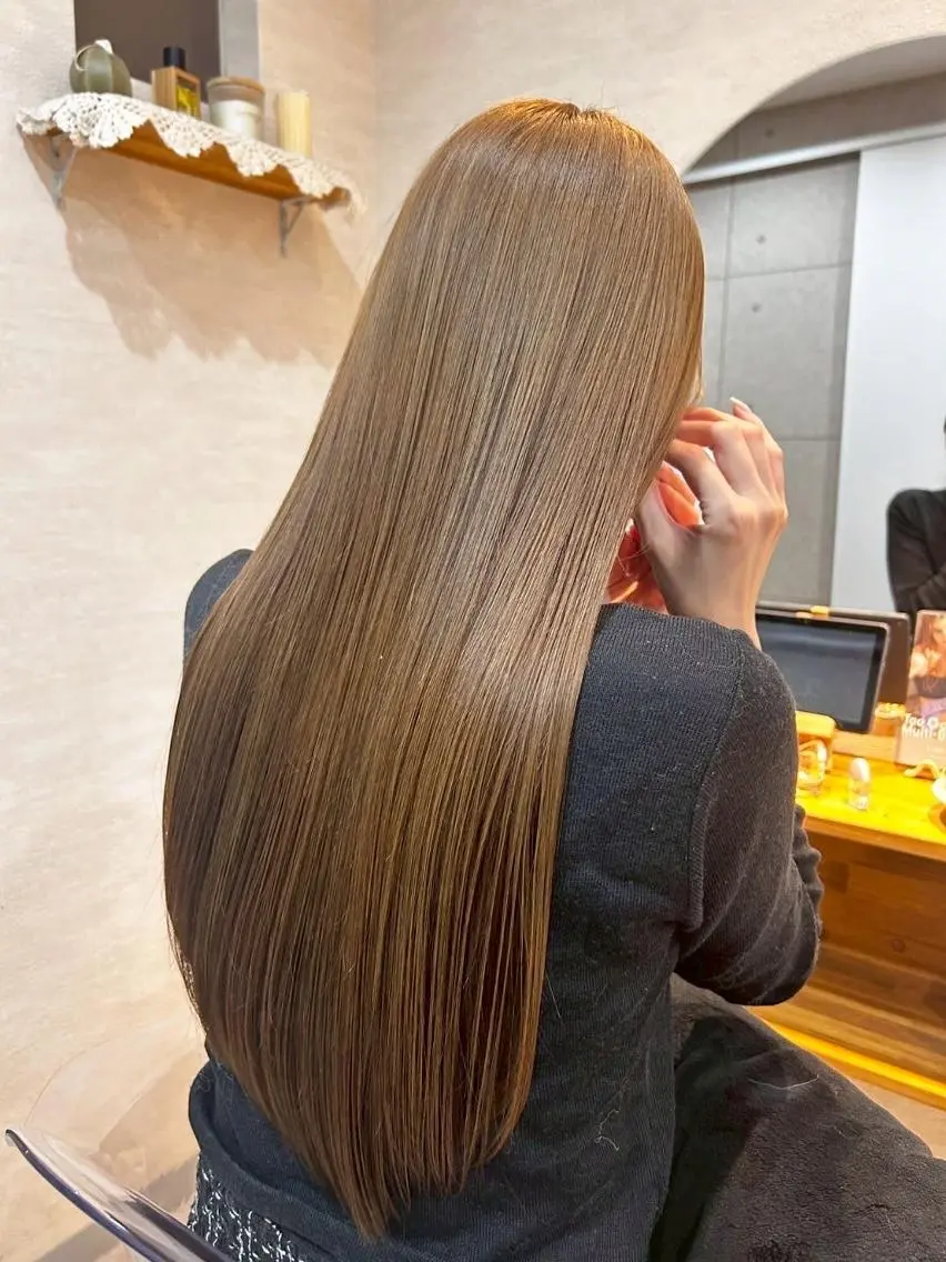 ロング 透明感/地毛風カラー AYAKAのヘアスタイル