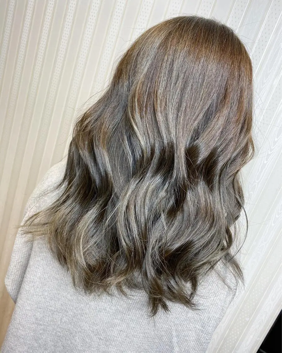 セミロング カラー 【育休中】EARTH 荒井店HARUNAのヘアスタイル