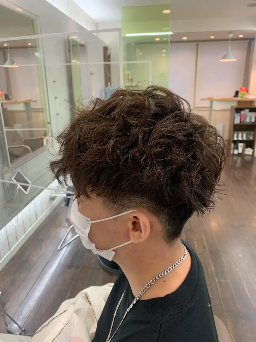 パーマ メンズ マッシュ メンズパーマ スパイラルパーマ 三矢 ちなつのヘアスタイル
