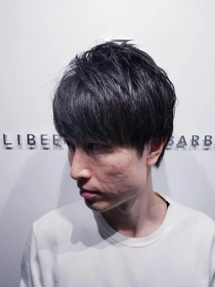 メンズ ミディアム ミディアムパーマ メンズブリーチ ビジネス フェードカット メンズ韓国風 LIBERTY・野地 barber NDのヘアスタイル