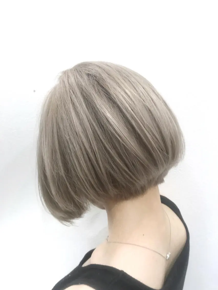 ショート アッシュ カット ブリーチカラー☆ 再生トリートメントのヘアスタイル
