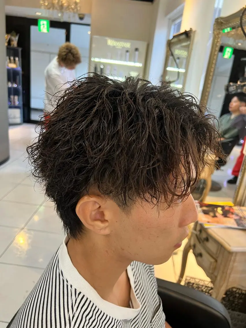 パーマ メンズ センターパート フェードカット カルマパーマ マッシュ メンズパーマ カット パーマ パーマ特化美容師 茂木広幸のヘアスタイル