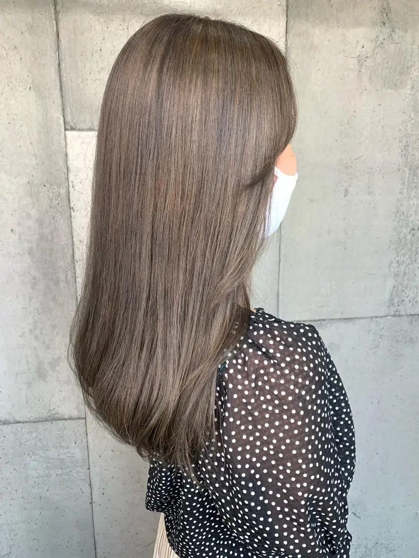 セミロング 大内 志穂のヘアスタイル