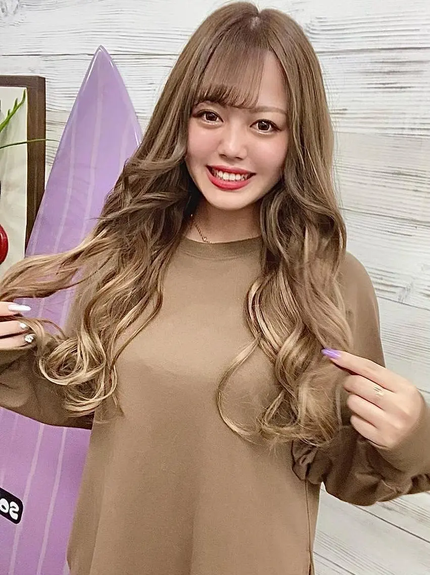 ロング カラー ヘアアレンジ アイブロウ ショートボブ 編み込みエクステ シールエクステ バレイヤージュ ベージュカラー FAAM Tsuneのヘアスタイル